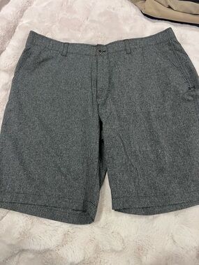 Under Armour Men's Gray Heather Flat-Front Shorts